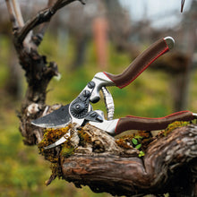 Load image into Gallery viewer, Felco 8 Elite - Ergonomic Large Pruning Shears