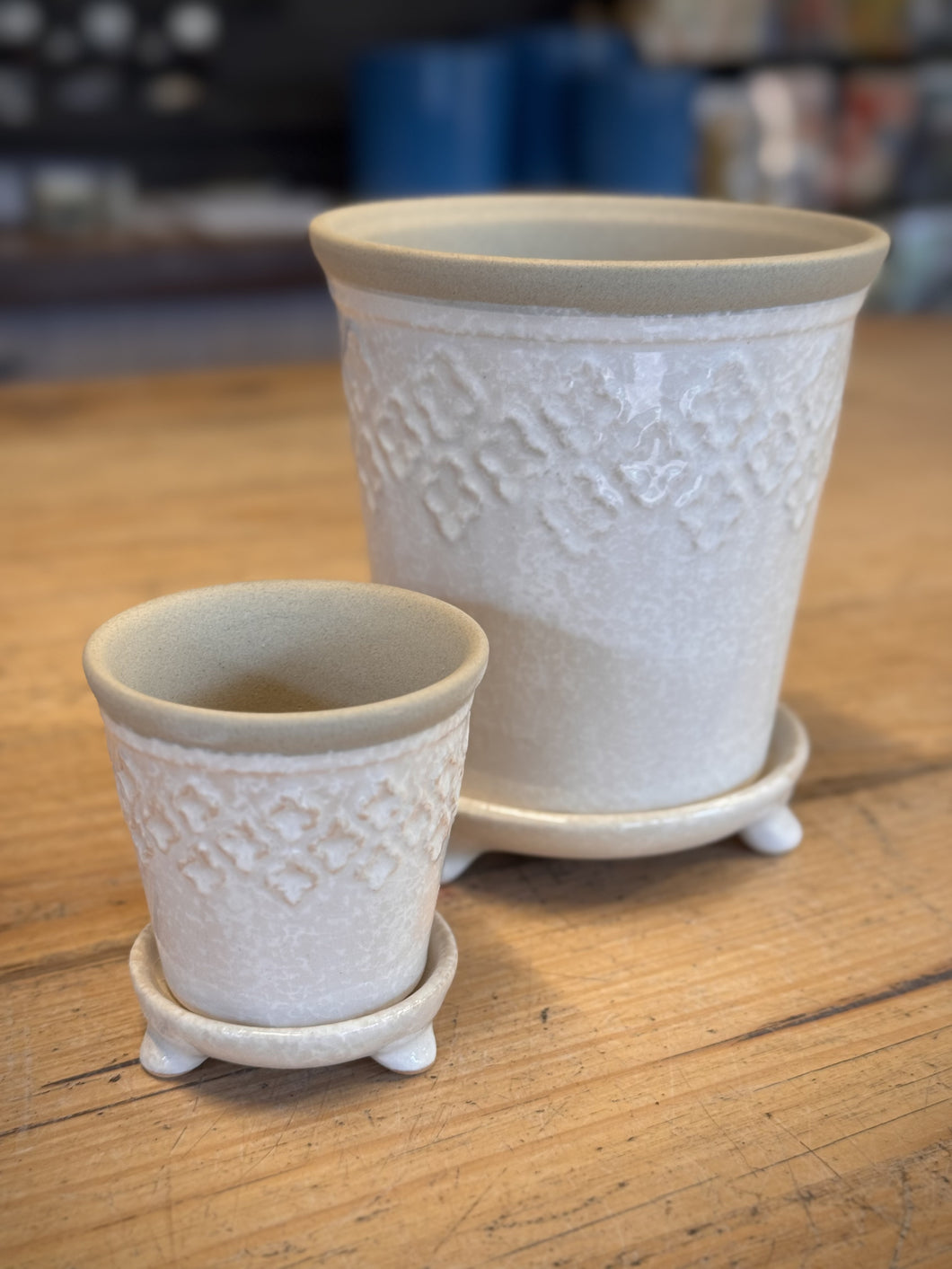 White Club Design Rim Pots with Saucer