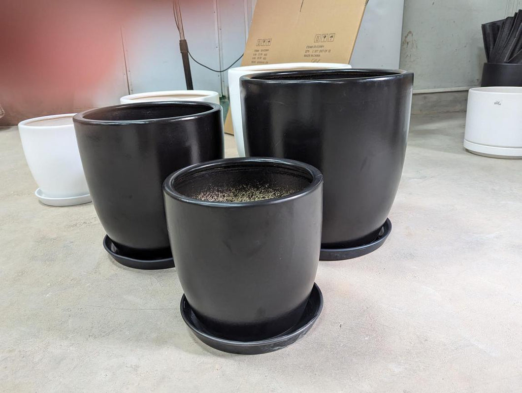 Straten Pot with Saucer Black
