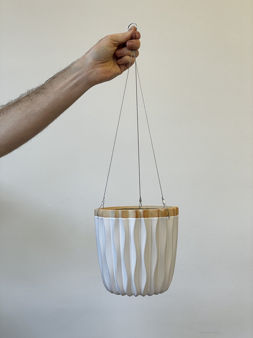 Ripple Hanging Pot Matte White
