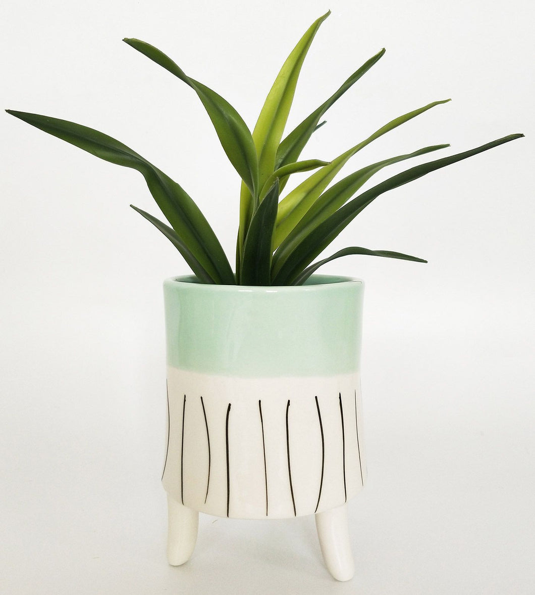 Lilah planter with Legs