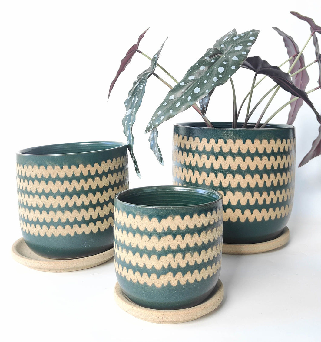 Onyx Planter with Saucer Forest Sand
